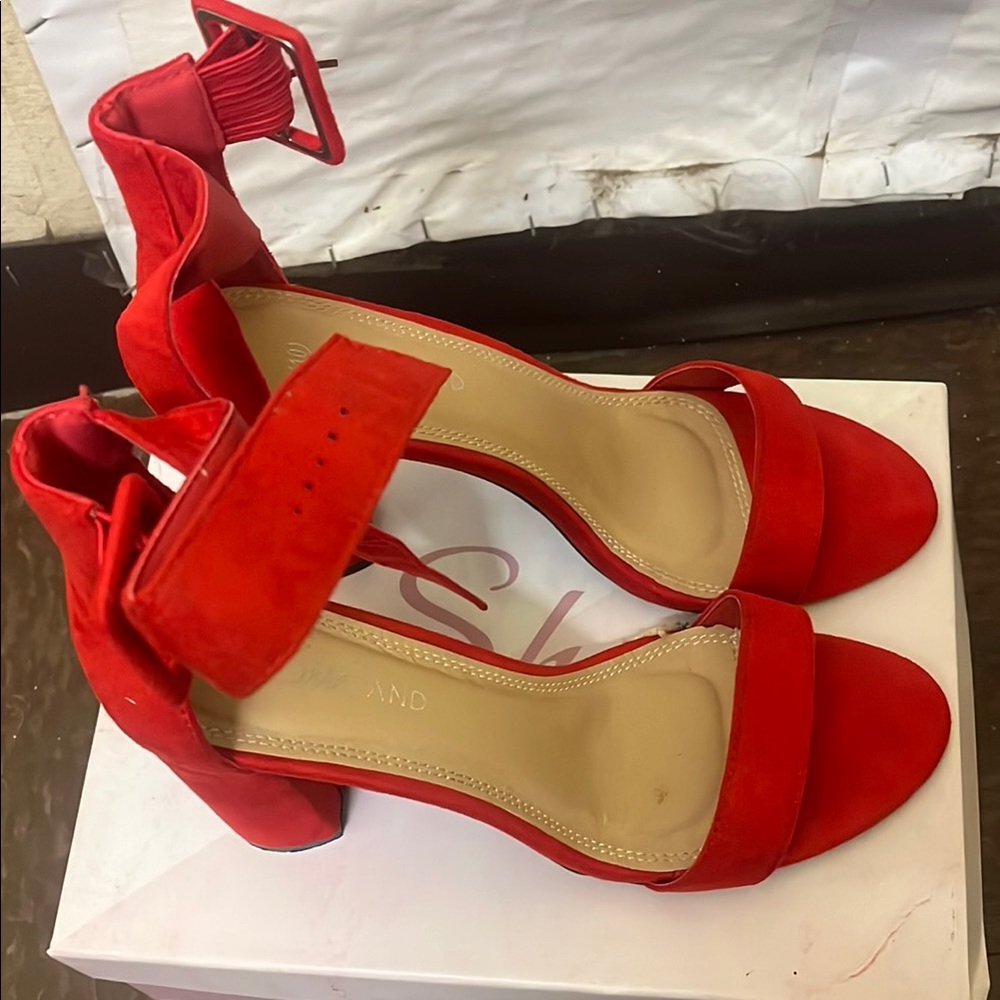 AND Red High Stiletto Heels with Bow - Picture 4 of 9